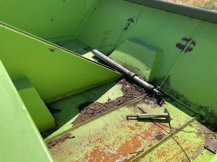 wilkey-lst400-9'x12'-hyd.-side-dump-nut-cart-image-7