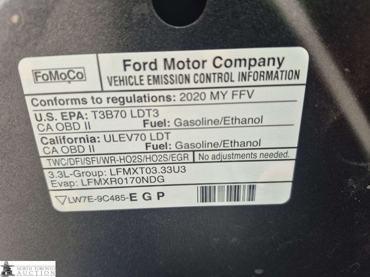 2020-ford-explorer-image-17