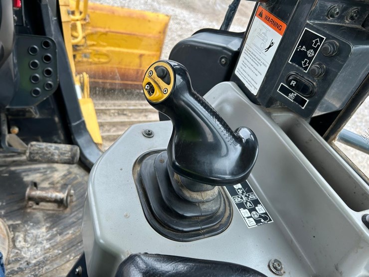 2017-komatsu-d51pxi-24-image-28