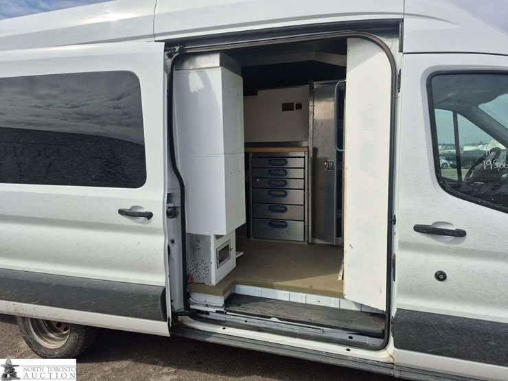 2016-ford-transit-image-15