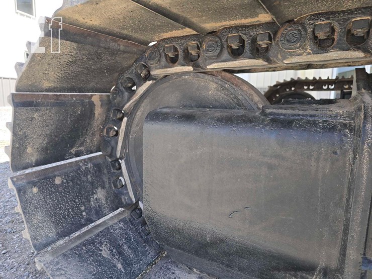 2020-caterpillar-326-image-37