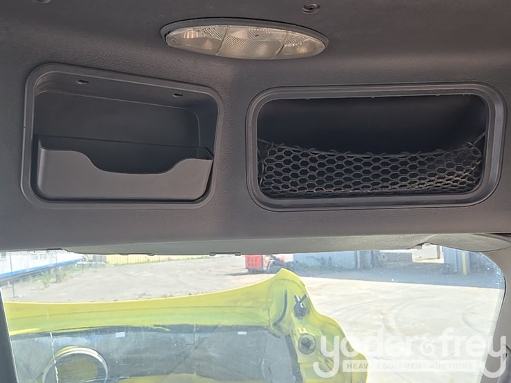 2014-freightliner-cascadia-113-image-113