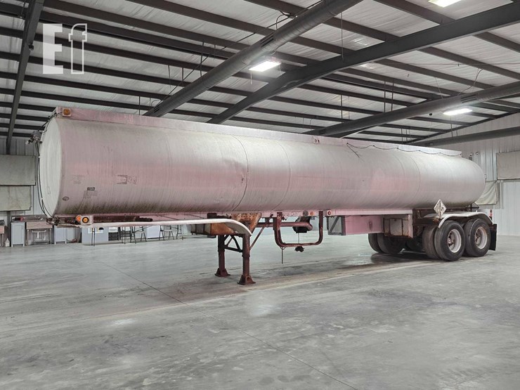 1974-trailmobile-tanker-image-1