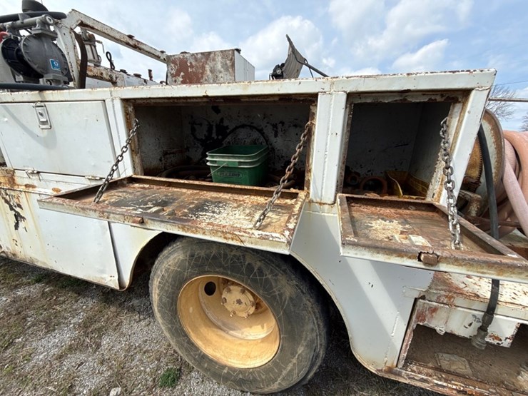 #31721-•-1989-mack-r690t-single-axle-fuel-truck-image-20