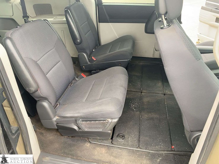 2010-dodge-grand-caravan-se-image-27