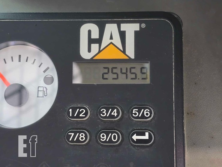 2020-caterpillar-249d-image-16