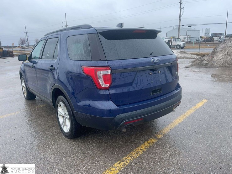 2016-ford-explorer-image-7