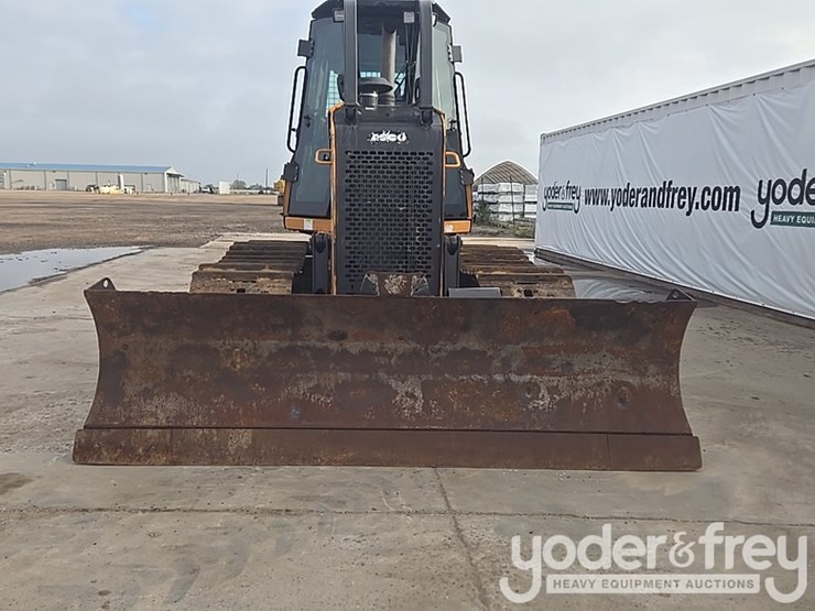 2016-case-750m-image-27