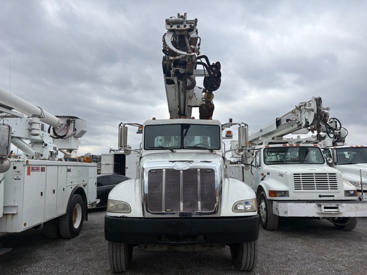 2007-peterbilt-335-image-5