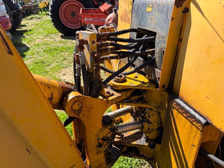 john-deere-410-image-11