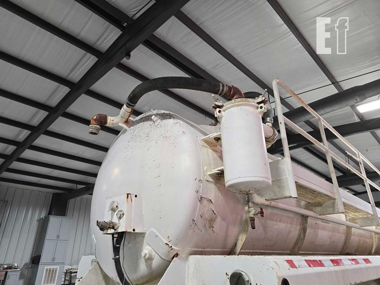 dragon-products-&-industries-vacuum-tank-trailer-image-15
