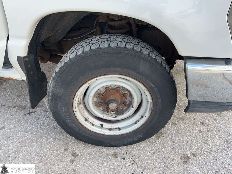 2011-ford-cargo-image-21