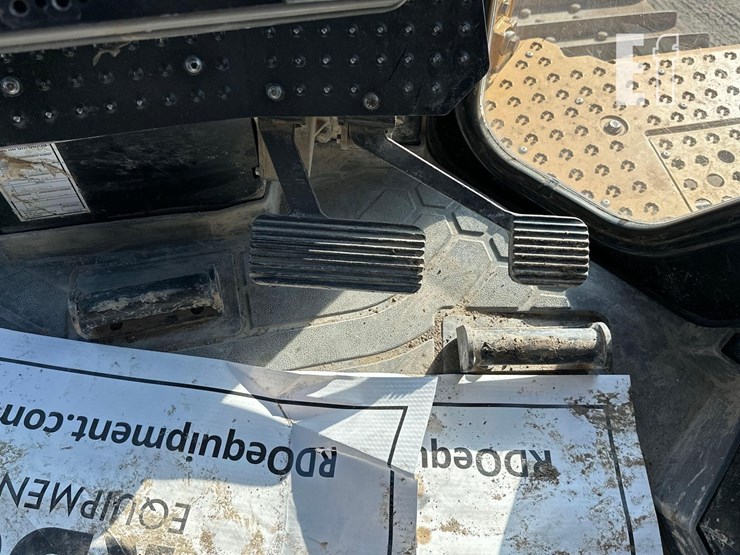 2019-caterpillar-d6-xe-lgp-image-21