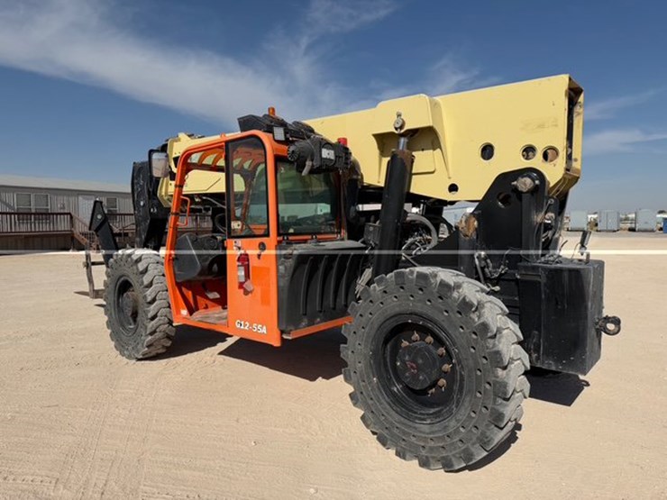 2015-jlg-g12-55a-image-8