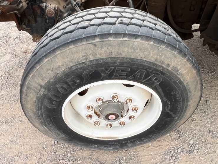 2002-sterling-lt9500-image-12