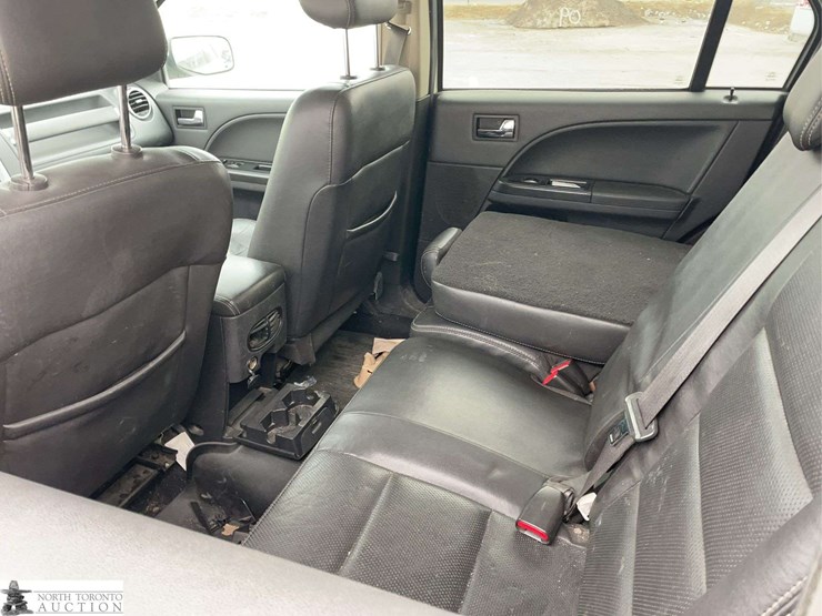 2009-ford-taurus-x-image-15