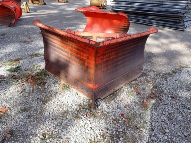 hla-5-ft-v-plow-image-1