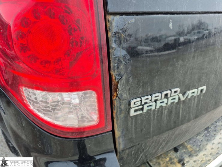 2016-dodge-grand-caravan-sxt-image-8