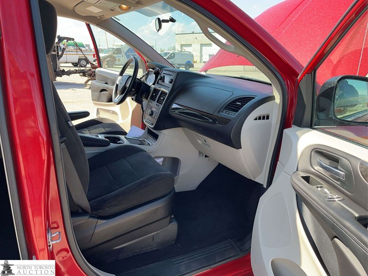 2012-dodge-grand-caravan-crew-image-21