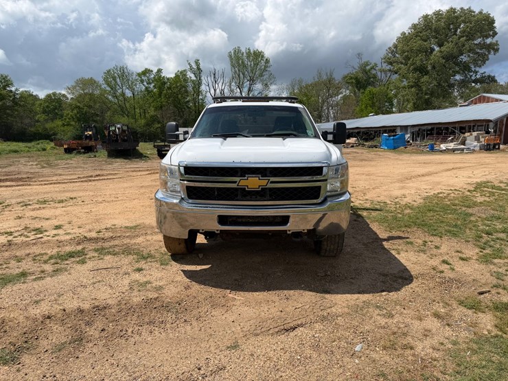 2013-chevrolet-silverado-2500-image-3