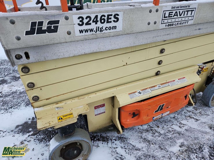 2014-jlg-3246es-image-21