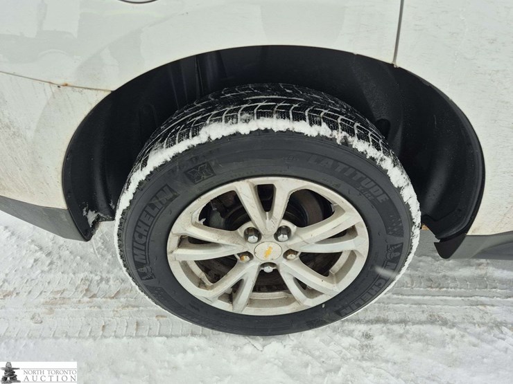 2017-chevrolet-equinox-image-24