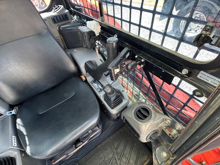 2013-kubota-svl90-image-21