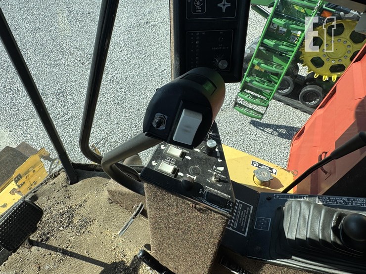 1987-new-holland-tr86-image-23