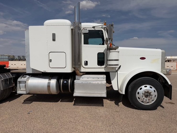 2012-peterbilt-388-image-4