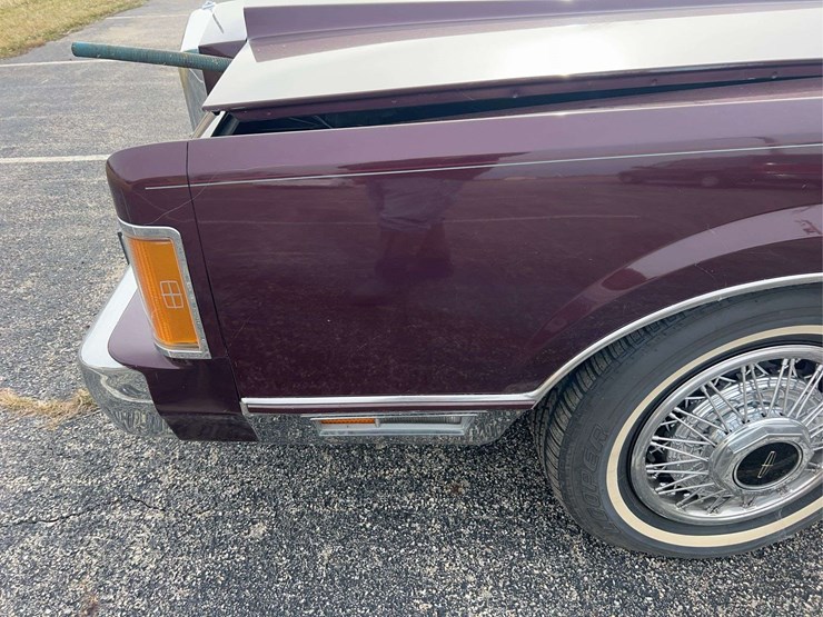 1989-lincoln-town-car-image-14