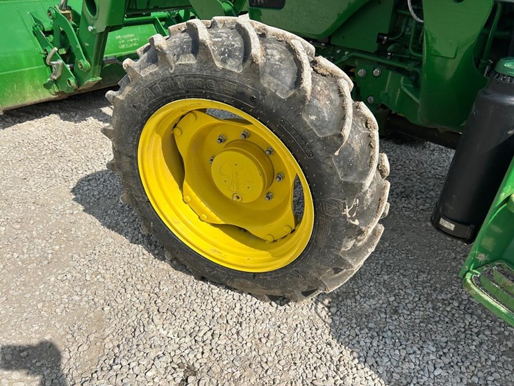 2021-john-deere-5075e-image-16