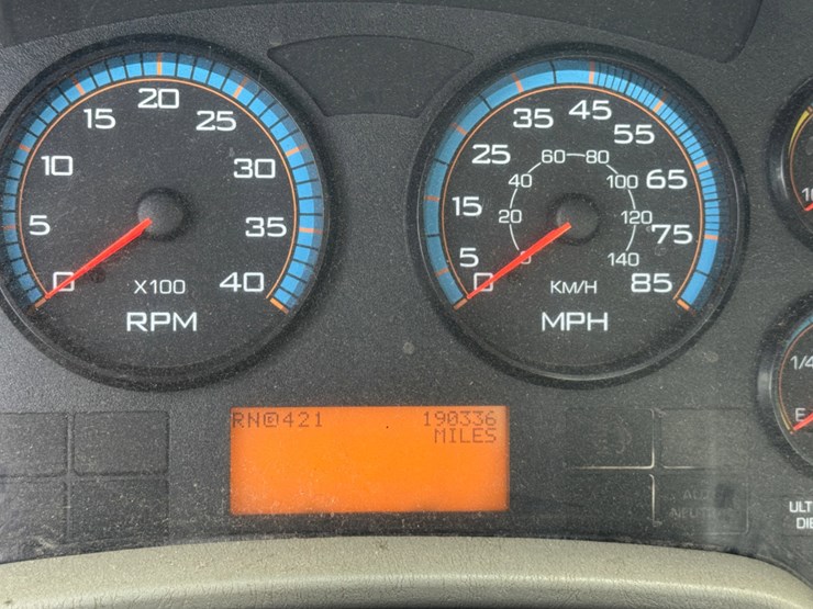 2010-international-4300-image-9