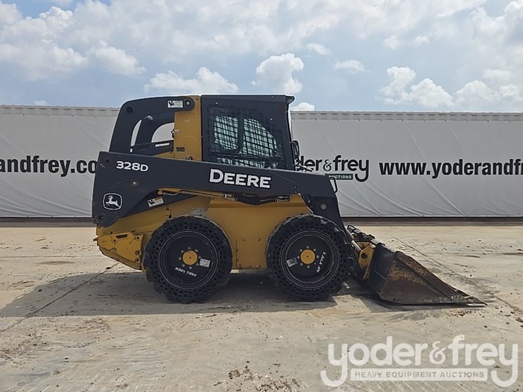 2011-deere-328d-image-6