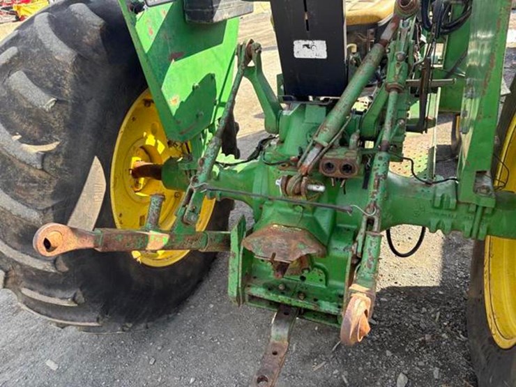 john-deere-2440-image-16