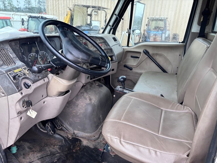 2009-sterling-l7500-image-11