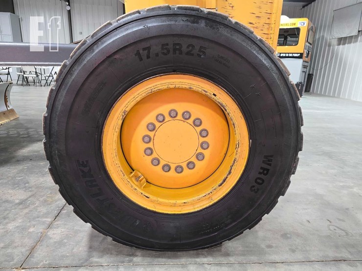 2012-deere-772g-image-34