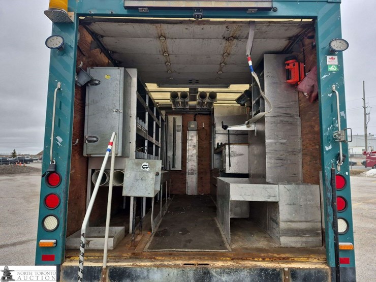 2014-isuzu-nqr-image-21