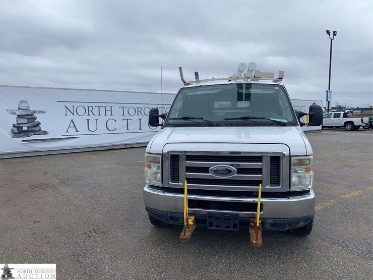 2011-ford-cargo-image-2