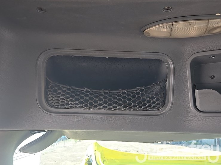2014-freightliner-cascadia-113-image-110