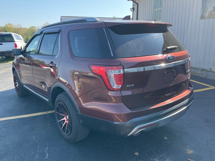 2016-ford-explorer-image-4