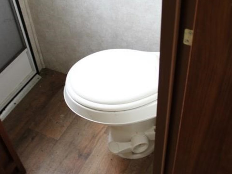 #6302-2015-keystone-ultra-lite-premier-by-bullet-3-image-14