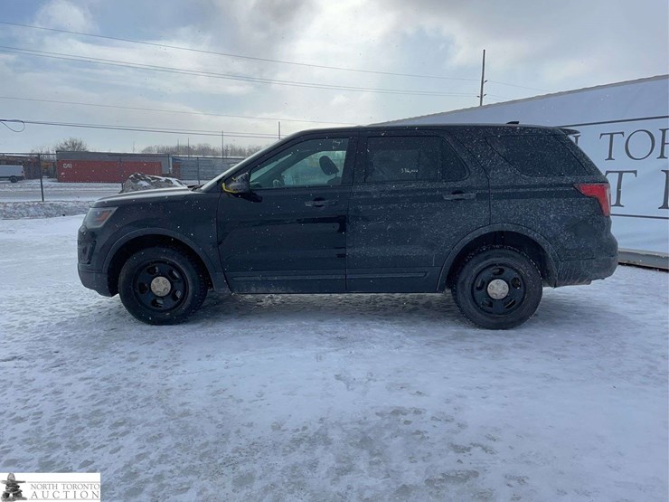 2017-ford-explorer-image-8