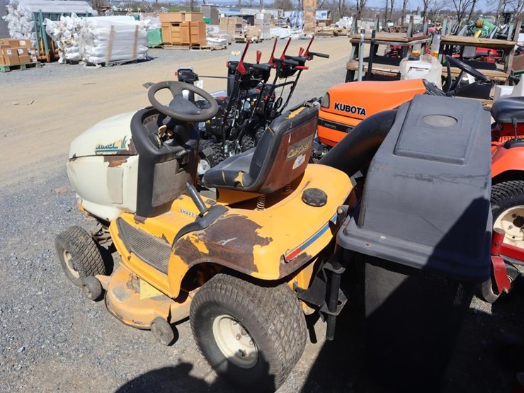 cub-cadet-riding-tractor-image-5