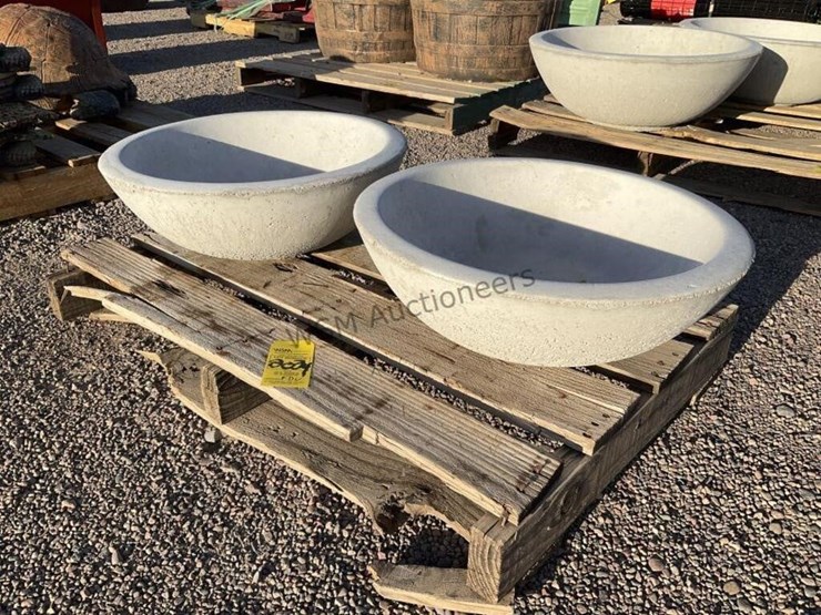 (2)-concrete-planters-image-1