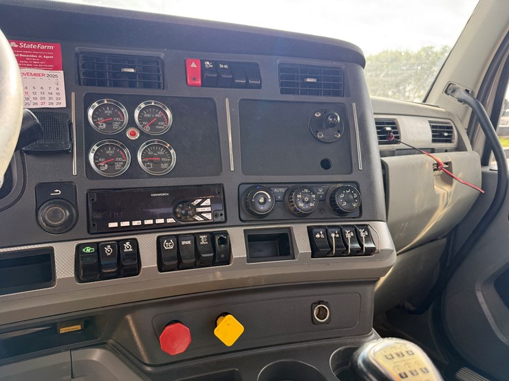 2020-kenworth-t880-image-12