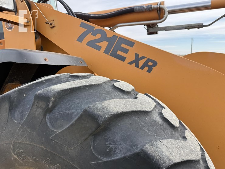 2010-case-721e-image-8