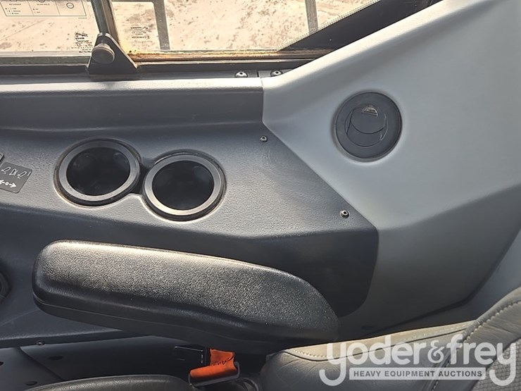 2022-deere-260e-image-119