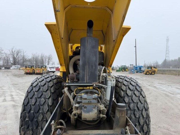 2011-bomag-bw211d-40-image-16