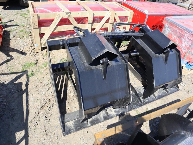 future-skid-steer-wood-grabber-image-1