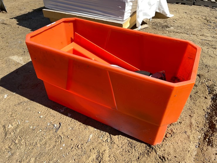 #3957-•-highcroft-feed-cart-image-4